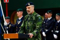Sparkade generalmajoren Anders Brännström. Här på en medaljceremoni för den svenska Afghanistanstyrkan 2013. 