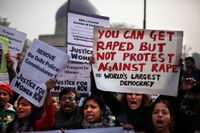 Demonstrationer efter gängvåldtäkten i New Dehli där en kvinna dog.