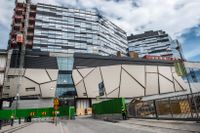 Centrumägaren Unibail-Rodamco plöjer ned 640 miljoner euro på att bygga den gigantiska gallerian Mall of Scandinavia i Solna.
