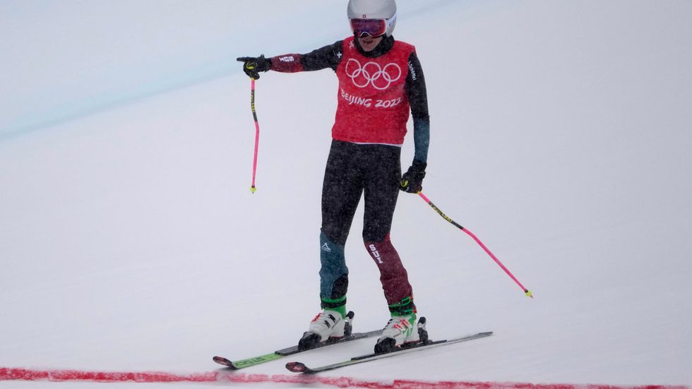Fanny Smith passerar mållinjen på bronsplats i skicrossfinalen.