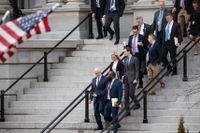 Mike Pence, längst till vänster, och andra Trump-medarbetare på väg ut efter lördagens möte vid Vita huset.