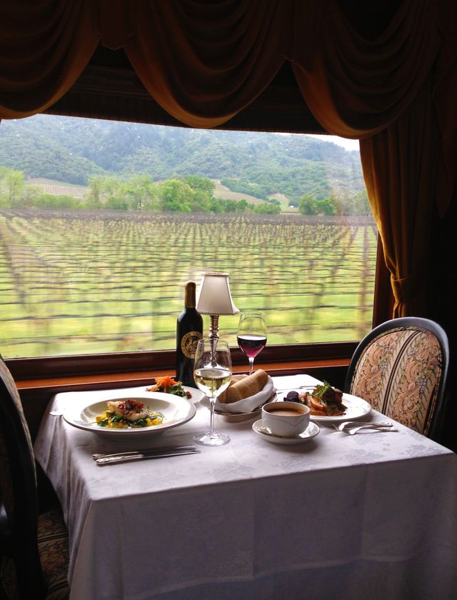 Napa Valley Wine Train bjuder på det bästa av lokala viner och kalifornisk cuisine.