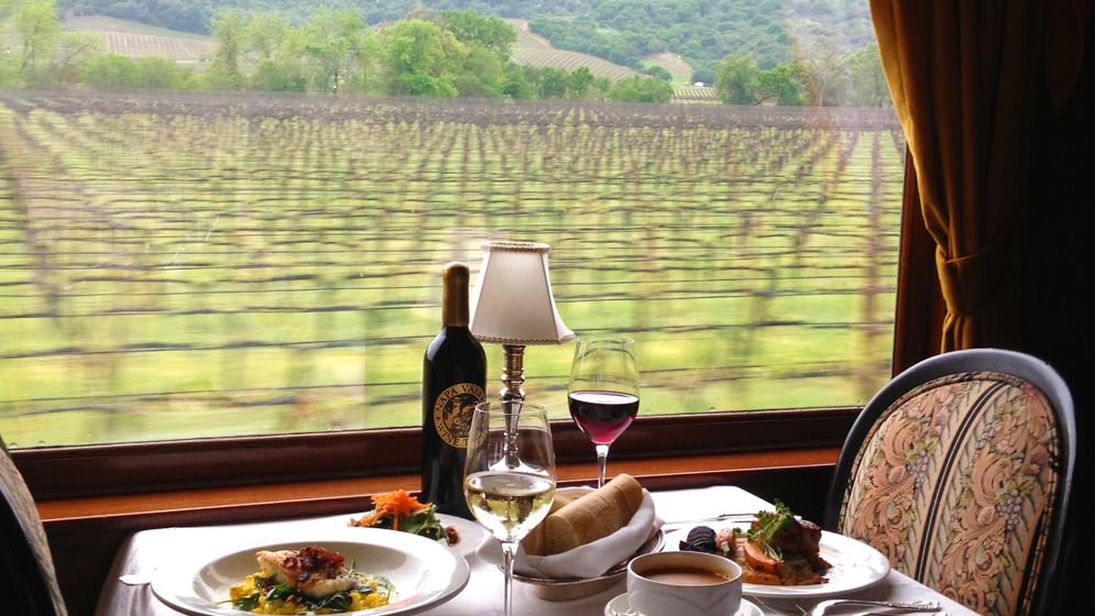 Napa Valley Wine Train bjuder på det bästa av lokala viner och kalifornisk cuisine.