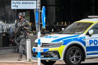 Polisens insatsstyrka på plats utanför Emporia i Malmö efter dödsskjutningen inne i köpcentret den 19 augusti förra året. Arkivbild.