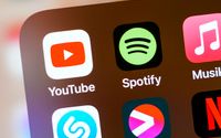 Spellistor på Spotify anklagas för att ha kränkande namn.