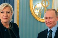 Marine Le Pen och Rysslands president Vladimir Putin. 