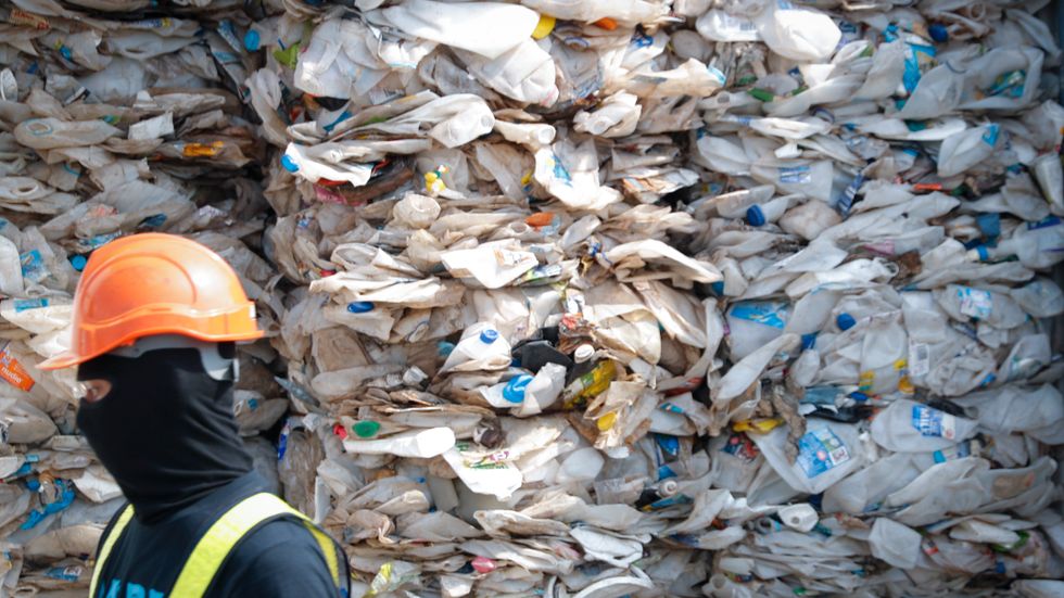 Malaysias miljöminister Yeo Bee Yin säger att landet har blivit en soptipp för rika länders plastavfall.