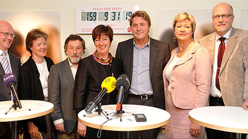 Thomas Östros, Carin Jämtin, Leif Pagrotsky, Mona Sahlin, Thomas Bodström, Ylva Johansson och Sven-Erik Österberg presenterades som Socialdemokraternas vallokomotiv vid en presskonferens i partikansliet.