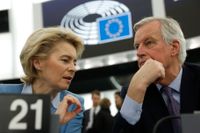 EU-kommissionens ordförande Ursula von der Leyen och brexitchefsförhandlaren Michel Barnier i EU-parlamentet i Strasbourg.