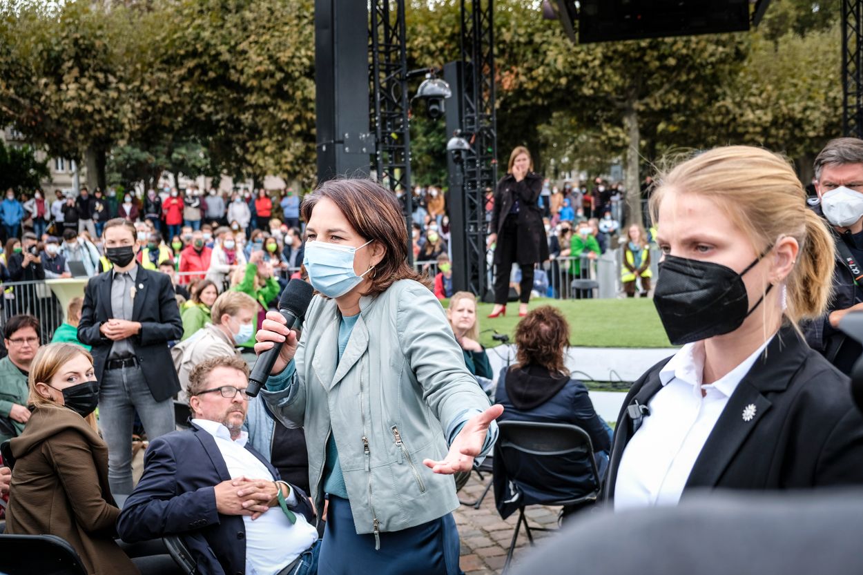 I slutspurten av kampanjen kämpar Annalena Baerbock för att vända miljöpartiets utförstrend. Här på ett valmöte i Mainz.