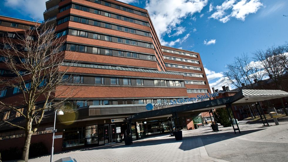 Vårdpersonal är satt i karantän på S:t Görans sjukhus.
