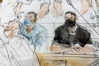 Salah Abdeslam (till höger) på en teckning från den första rättegångsdagen.