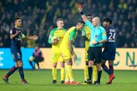 Den franske fotbollsdomaren Tony Chapron stängs av i tre månader efter den märkliga incidenten i Ligue 1-mötet mellan Nantes och Paris SG förra månaden.