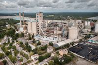 Heidelbergs cements fabrik i Slite på Gotland välkomnar beslutet om att bygga nya elkablar till ön, men vill ha se dem i drift tidigare än 2031 för att klara omställningen till en klimatvänligare produktion. Arkivbild.