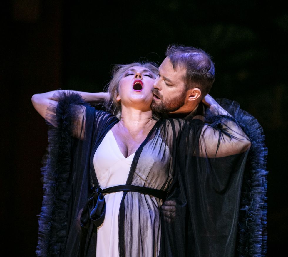 Susanna Levonen och Hrólfur Sæmundsson som paret Macbeth.