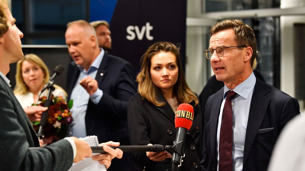Jonas Sjöstedt (V) och Ulf Kristersson (M) efter söndagens partiledardebatt i SVT:s ”Agenda” där frågan om arbetsrätten och eventuell misstroendeförklaring mot regeringen var ett av de hetaste ämnena.