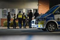 En man i 25-årsåldern har avlidit efter att ha blivit skjuten på ett gym på Hisingen i Göteborg.