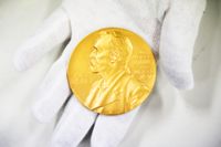 Förutom medalj får Nobelpristagarna en del reda pengar – i år nio miljoner kronor. Arkivbild.