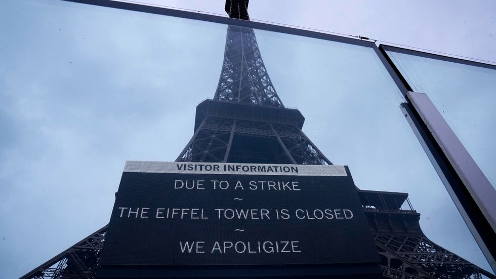 Eiffeltornet i Paris är stängt på grund av strejk sedan i måndags och ser inte ut att vara öppet under onsdagen heller.