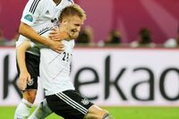 Marco Reus gjorde tyskarnas fjärde mål i går. Här firar han med Mesut Özil.