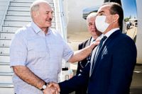 Belarus president Alexander Lukasjenko när han anländer till Sotji.