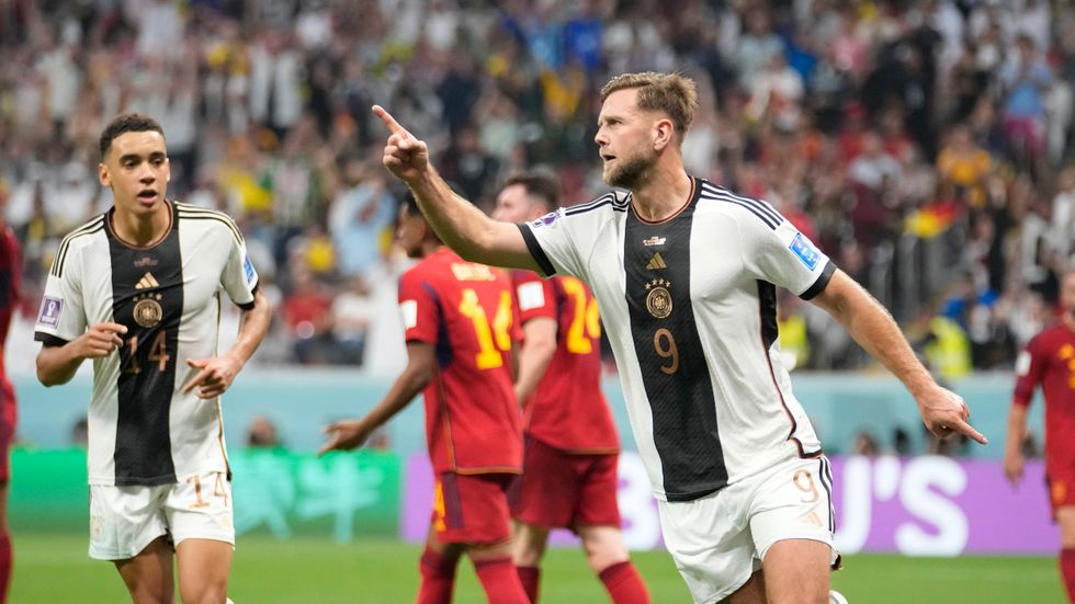 Niclas Füllkrugs kvittering gör att Tyskland kan kravla sig vidare till åttondelsfinal i VM.