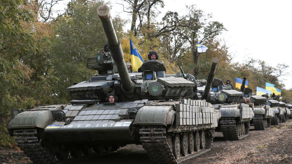 Ukrainska stridsvagnar i Donetskregionen. Arkivbild.