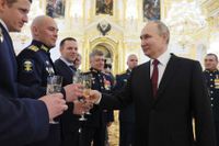 Ryske presidenten Vladimir Putin vid en ceremoni i Kreml på torsdagen, där medaljer delades ut.