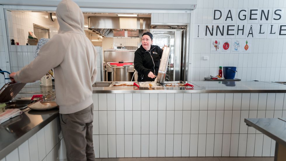 Annie Manneh är kock och biträdande kökschef på Vendelsömalmsskolan.
