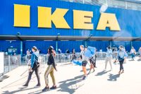 Ikea höjer priset på hälften av sitt svenska sortiment. 