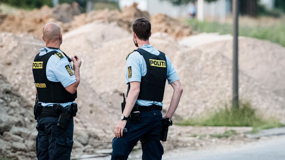 Polis på plats efter dubbelmordet i Danmark. Nu har domen fallit. 