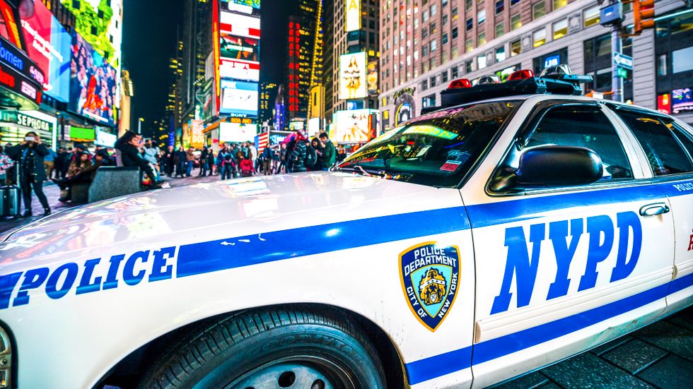 Ett par misstänks för penningtvätt av kryptovaluta. Polisen i New York utreder nu ärendet.