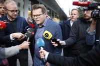 Roger Klokset, ordförande för SAS norska pilotförbund, möter pressen utanför Näringslivets hus i Stockholm.