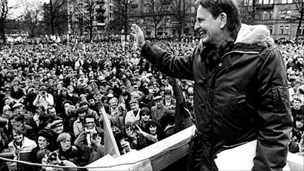 Olof Palme förstamajtalar på Norra Bantorget valåret 1979.