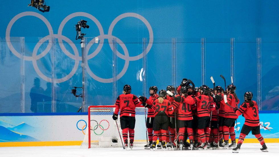 Kanada firar 11–1-segern över Finland i OS.