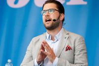 Sverigedemokraternas partiledare Jimmie Åkesson talar under politikerveckan på Spånga IP i Järva utanför Stockholm