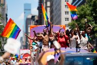New York-bor firar prideparaden på Manhattan i juni förra året. Arkivbild.