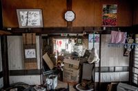 Efter jordbävning och efterföljande kärnkraftsolycka har tiden stått stilla i den lilla byn Naraha i Fukushima. Klockan stannade på 14.46 då jordbävningen inträffade.