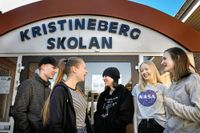 Anton Bäckström , Elina Selander,  André Jalal,  Clara Thulin och Sara Thorén i 9G2 på Kristinebergsskolan. 