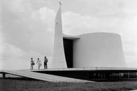 Kyrkan invid presidentpalatset i Brasília, ritad av Oscar Niemeyer.