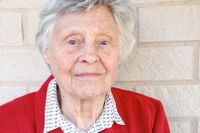 Artikelförfattaren Marianne Rasmuson, professor em i genetik vid Umeå universitet, fyller 100 år idag. 