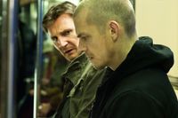 Joel Kinnaman och Liam Neeson i ”Run all night”.