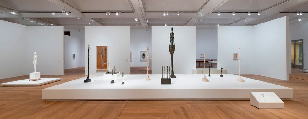 Alberto Giacometti, ”Ansikte mot ansikte”, installationsvy på Moderna museet.