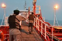 Iranska styrkor beslagtar det svenskt-ägda skeppet Stena Impero, i fredag den 19:e juli.