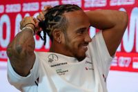 Lewis Hamilton är nöjd med både att nya kontraktet snart är klart och att uppdateringen av bilen är på plats.