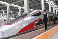 Kina har på ett decennium byggt upp världens största system för höghastighetståg. Det är högst oklart om det blir några liknande tåg i Sverige.