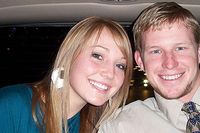Kelly K Hildebrandt, 20, till vänster, och Kelly C Hildebrandt, 24, hittade varandra på Facebook. Nu ska de gifta sig.