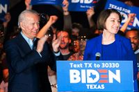 Amy Klobuchar, senator från Minnesota, hoppade av presidentracet bland demokraterna och stöder nu Joe Biden.