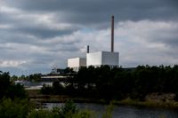 Om hela den svenska kärnkraften skulle avvecklas till 2020 skulle det vara 15 procent av den nordiska produktionskapaciteten som faller ifrån, skriver författarna. Bilden visar Oskarshamns kärnkraftverk.