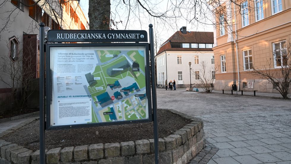 Skolbyggnaden på Rudbeckianska gymnasiet i Västerås där knivbeväpnade personer idag rånade en skolklass på sina datorer. Rudbeckianska är en av Sveriges äldsta skolor. 